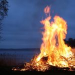 12019-fire-123784_1920